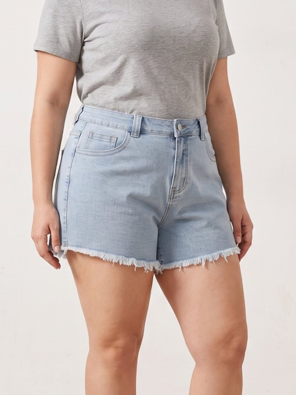 NWT | Emmiol Light Wash Frayed Denim Shorts | Raw Hem | Size 2XL